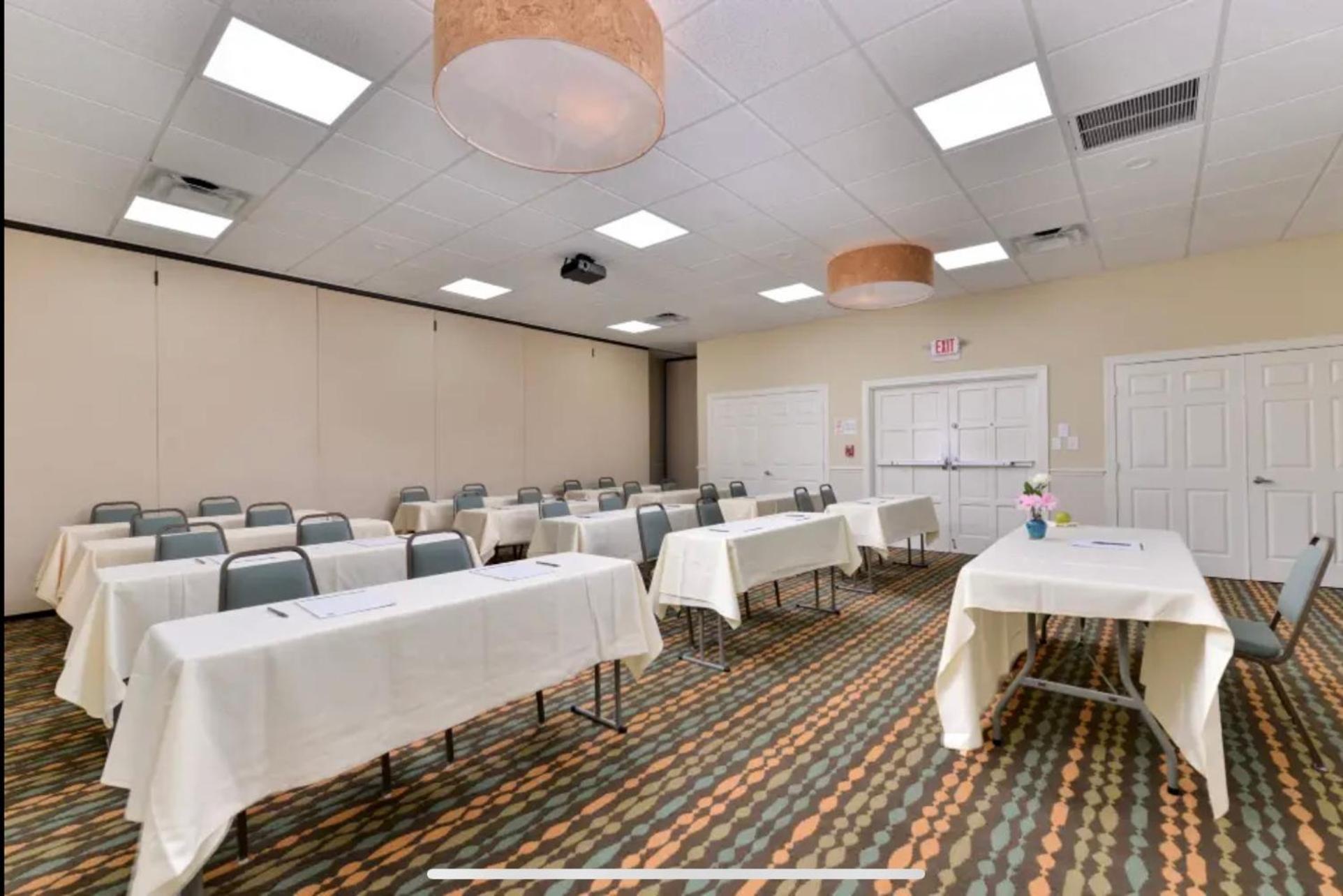 Red Roof Inn Plus & Suites טאמפה מראה חיצוני תמונה