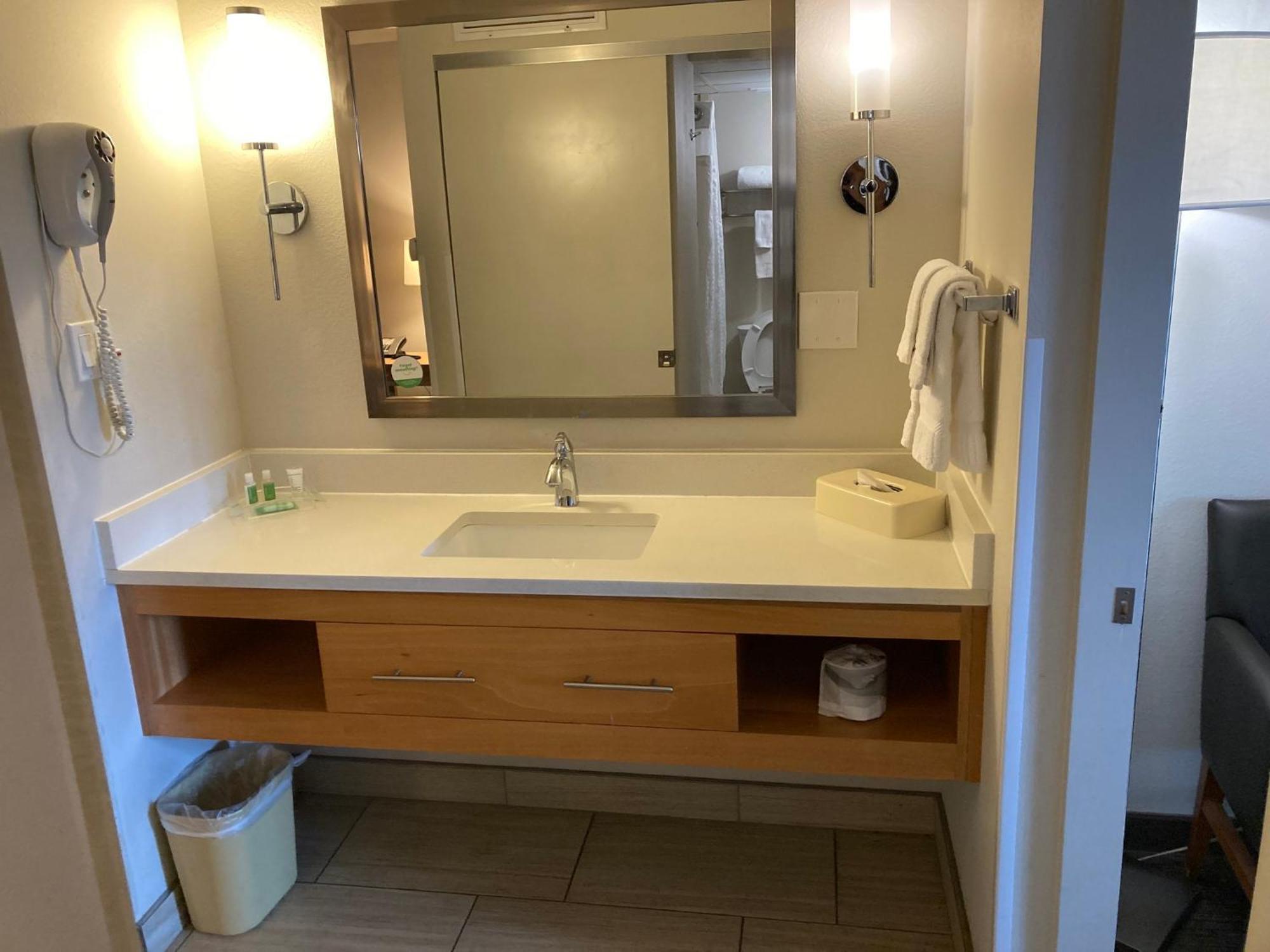 Red Roof Inn Plus & Suites טאמפה מראה חיצוני תמונה