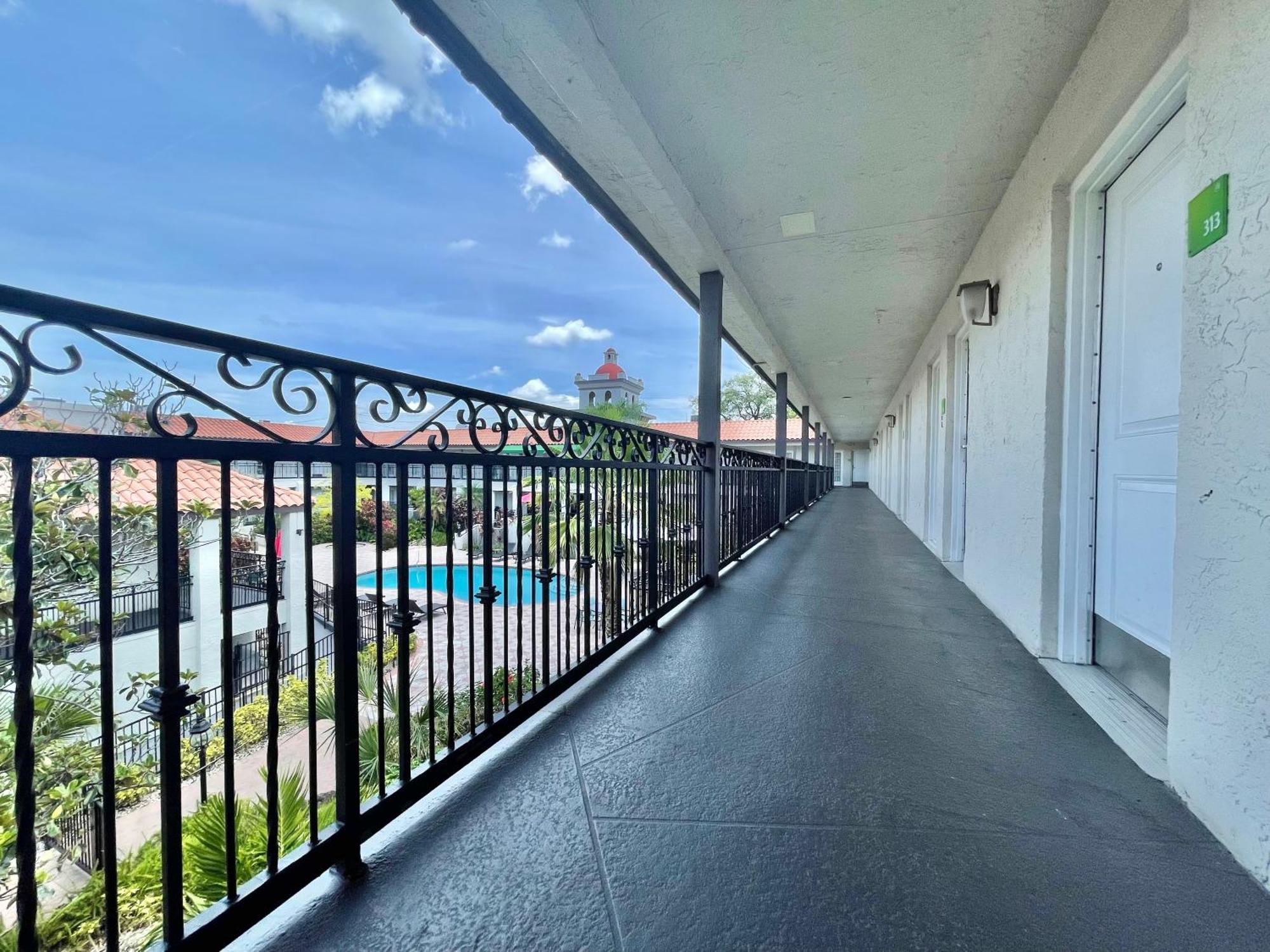 Red Roof Inn Plus & Suites טאמפה מראה חיצוני תמונה