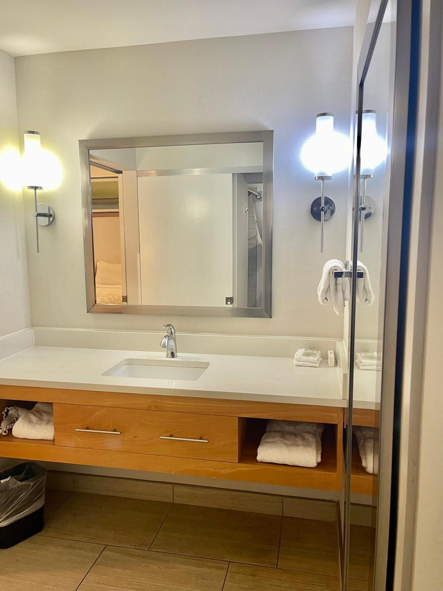 Red Roof Inn Plus & Suites טאמפה חדר תמונה