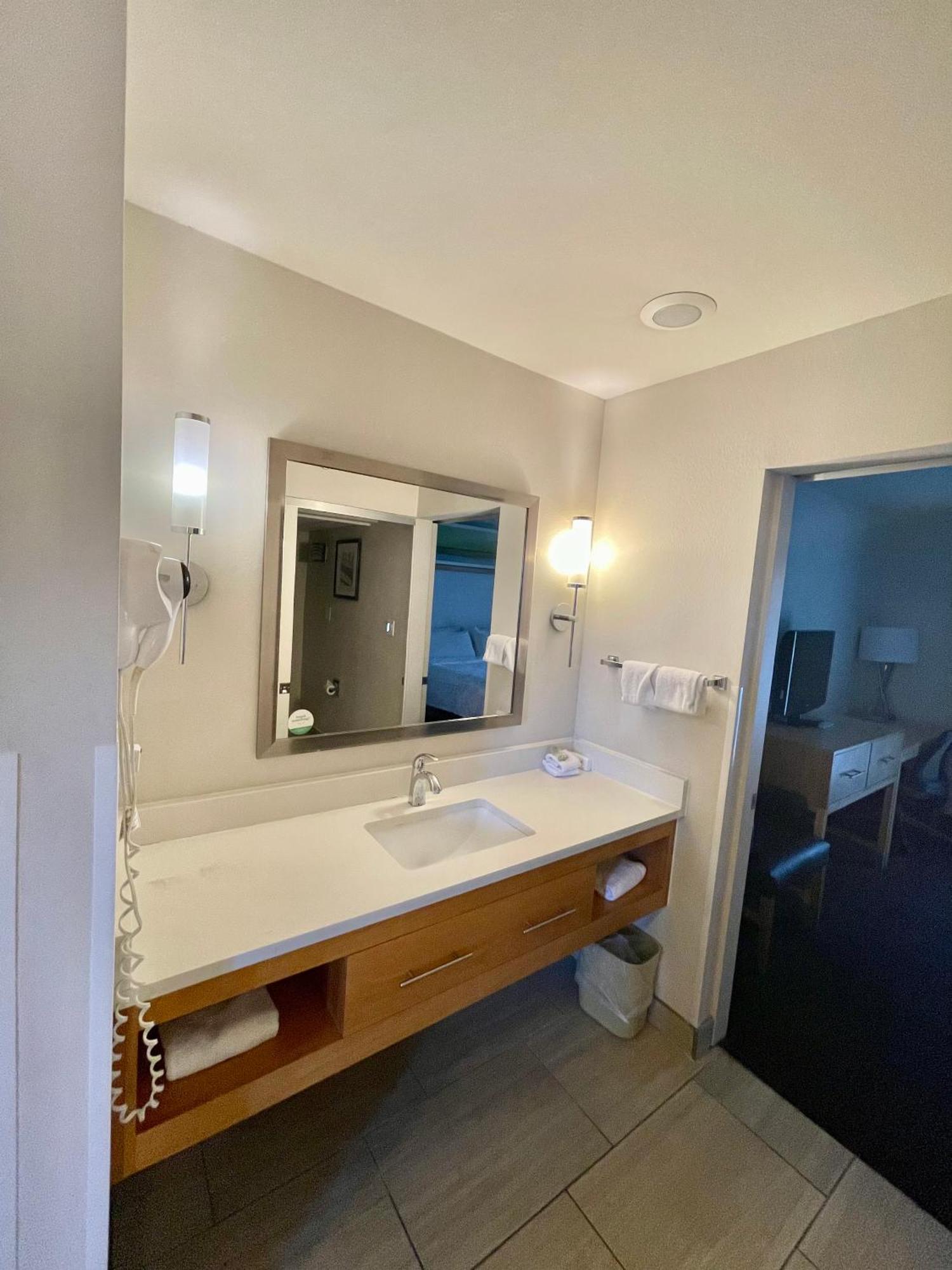 Red Roof Inn Plus & Suites טאמפה חדר תמונה