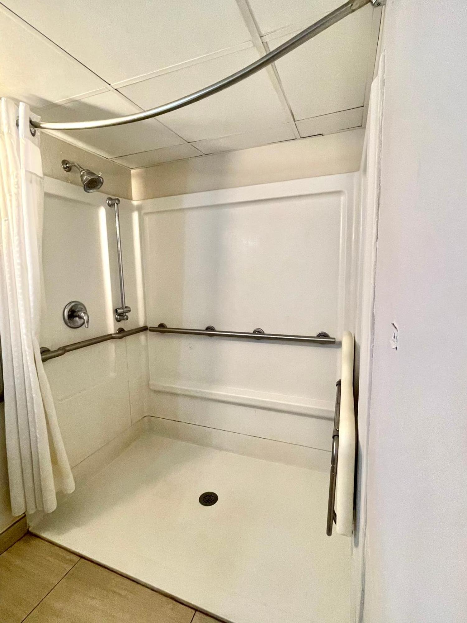 Red Roof Inn Plus & Suites טאמפה חדר תמונה