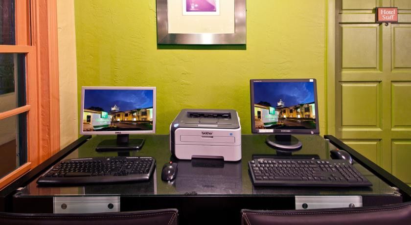 Red Roof Inn Plus & Suites טאמפה מתקנים תמונה